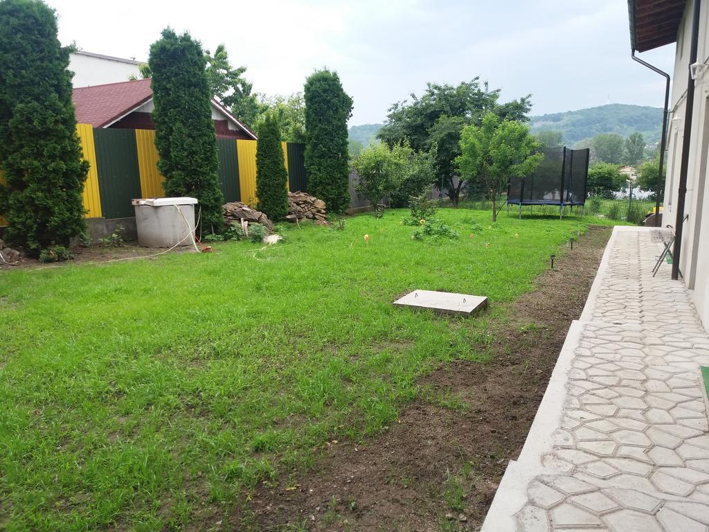 Casa Ariana Villa Curtea De Arges Exterior photo